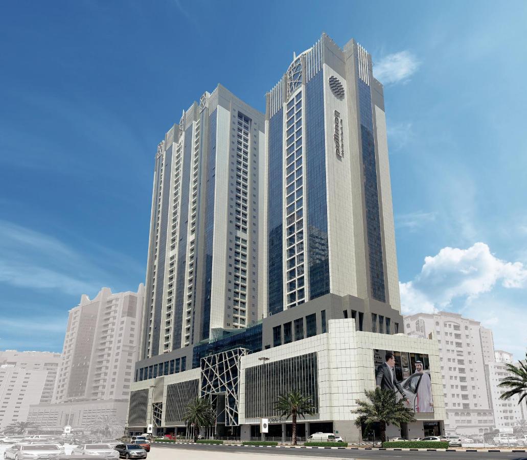 Hotel Pullman Sharjah Esterno foto